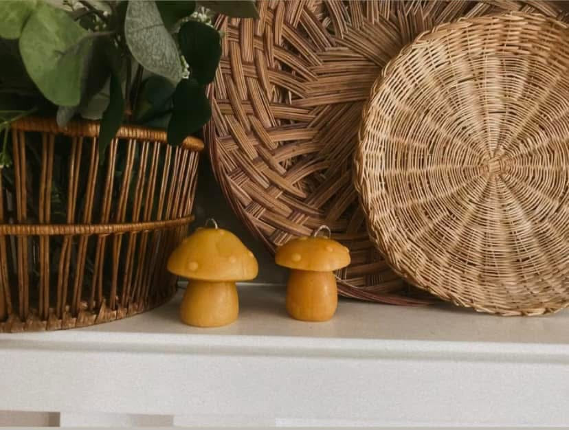 100% pure beeswax candle